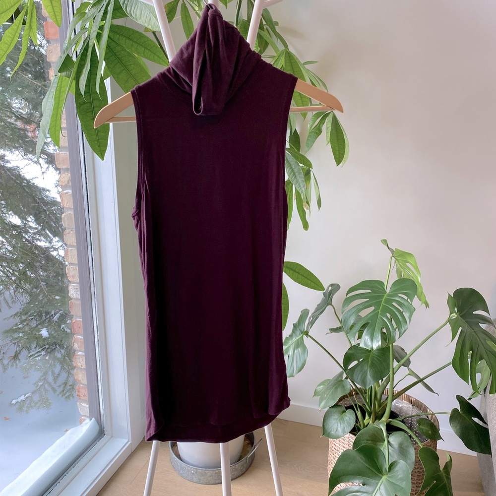 Babaton sleeveless turtleneck in burgundy